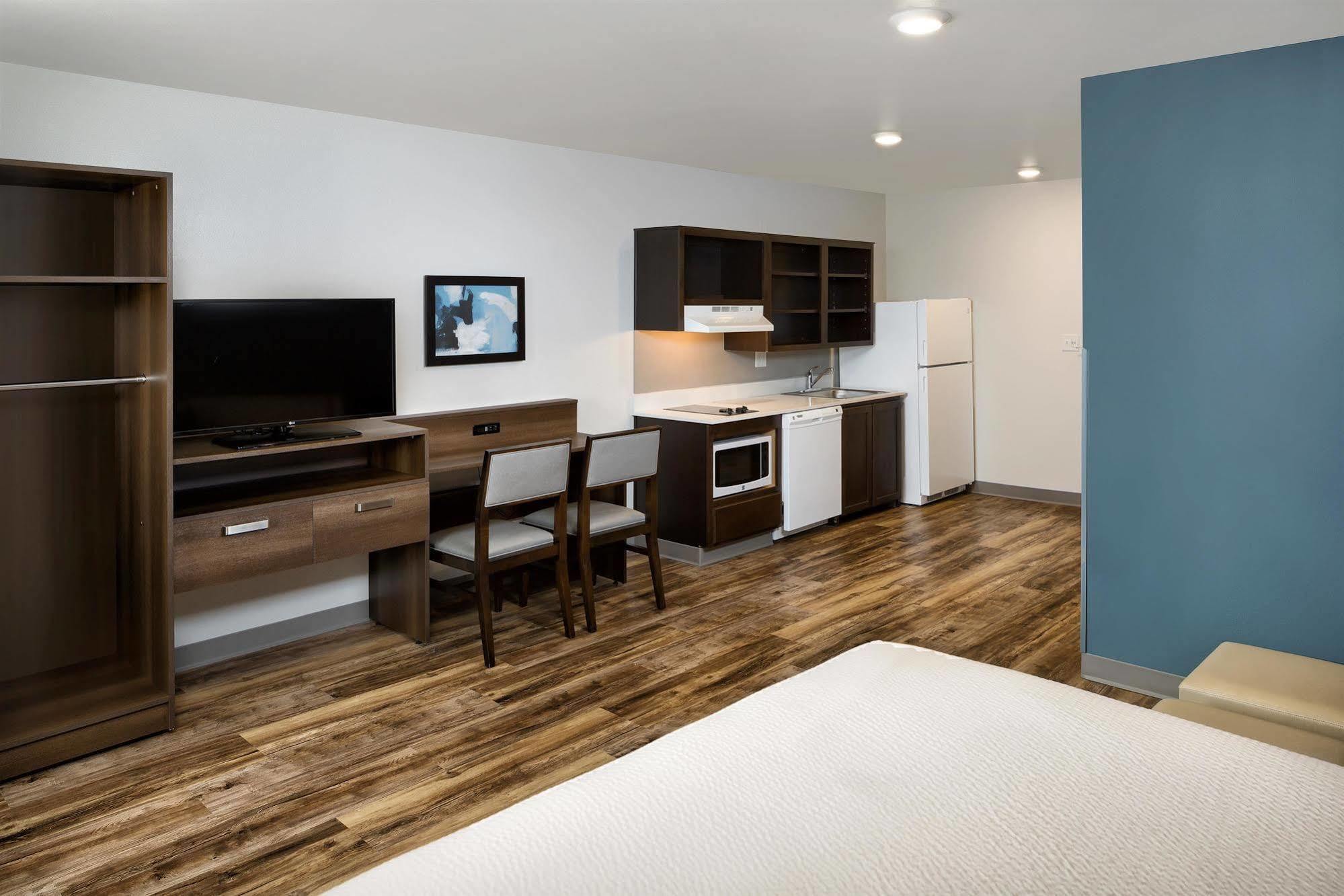 Woodspring Suites Houston Iah Airport Хамбл Экстерьер фото